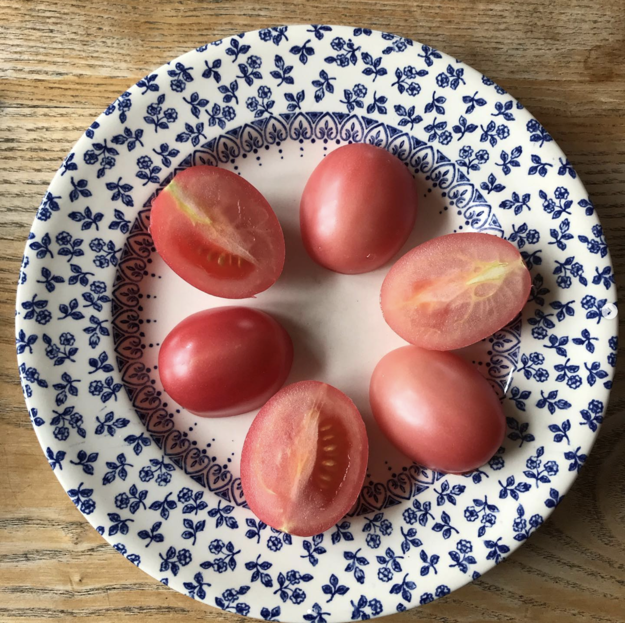 Meet the adorable Thai Pink Egg Tomato (Solanum lycopersicum). This dreamily coloured tomato resembles the gemstone rhodochrosite and has a mild refreshing flavour. This variety is rarely seen in the Western world and it is one of the few truly Asian...