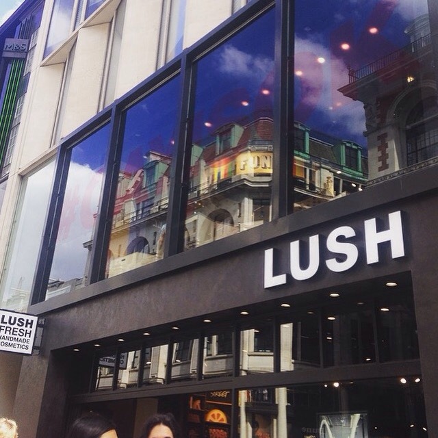 k-waiiprinc3ss:  Lush on Oxford Street