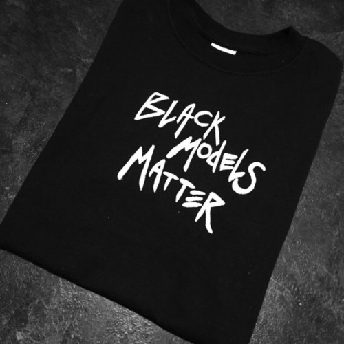 jaethegemini: afro-arts:  AChewArts  www.etsy.com/shop/AChewArts // IG: ash_chew  ษ - ๖  CLICK HERE for more black owned businesses!   this is great 