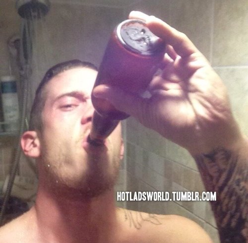 scallylads:  hotladsworld:  Leaked selfies  Dirty scruffy horny bloke…. My cuppa tea
