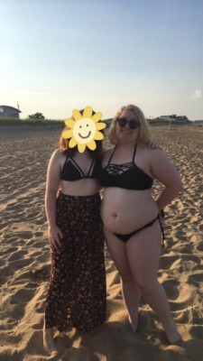 gothbelly:  🐋💕Just some body contrast ya dig, also it felt rly good to just wear that bikini out and not care. Was a lot of fun❤️  [DO NOT REMOVE CAPTION OR ELSE U WILL B BLOCKED]  Big is still the best