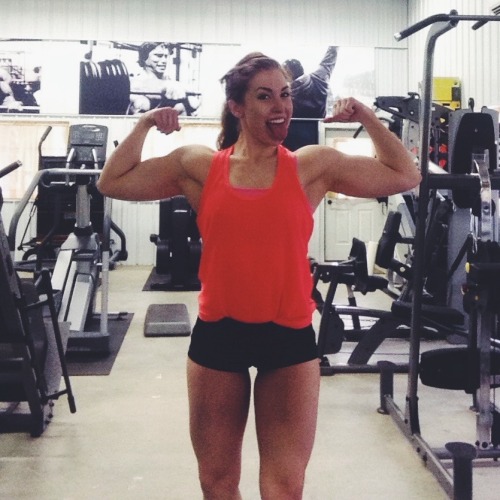 swoleinvelvet:  After a three week break, back in the gym with chest/tri day. ✨👊 I feel so happy! 