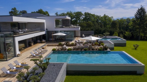 A Swanky Swiss Villa On The Shores Of Lake Geneva [Video]