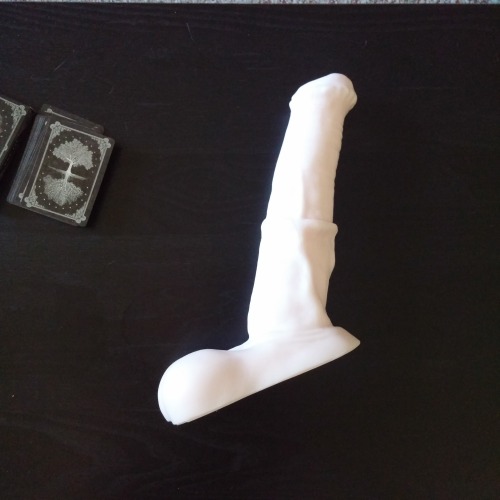 pornyaoibarandmore:  So I just got this bad boy in the mail.  It’s a horsecock dildo called “Clyde”.  It glows in the dark, too!! Usable length: 10″;  flair (tip) circumference, 7.75″;  upper shaft circumference, 6.5″;  base circumference,