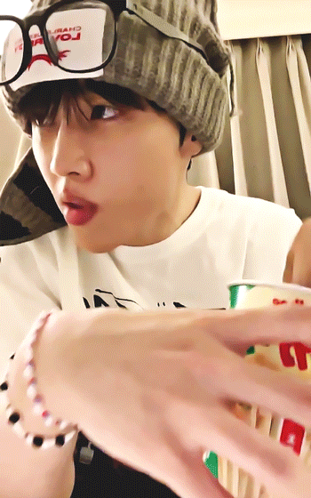 Sunwoo Displaying Loverboy Beanie Side-effects On Live...