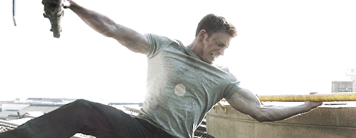 explodingcrenelation:theavengers:Anthony Russo: Look at those character arms…Joe Russo: We were focu
