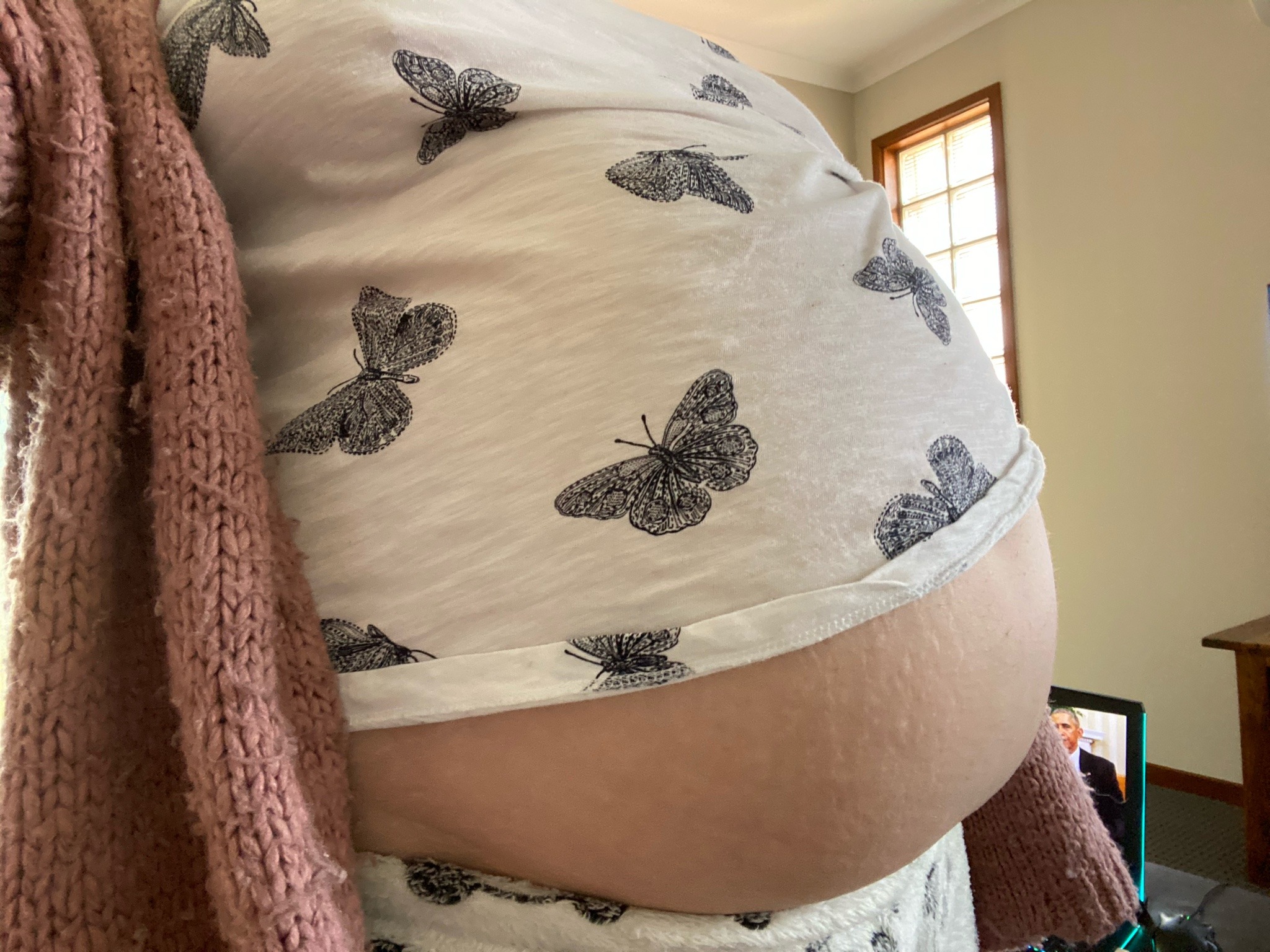 thicquex:Oh my god I just ate so fucking much… It’s so hard to stand up and walk I feel like I’m pregnant, my belly is so heavy I need help…. 