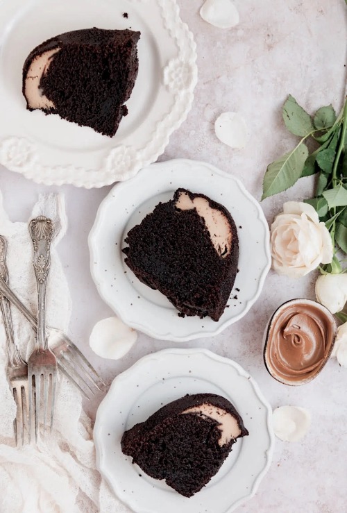 fullcravings:  Biscoff Cheesecake Filled Chocolate Bundt Cake