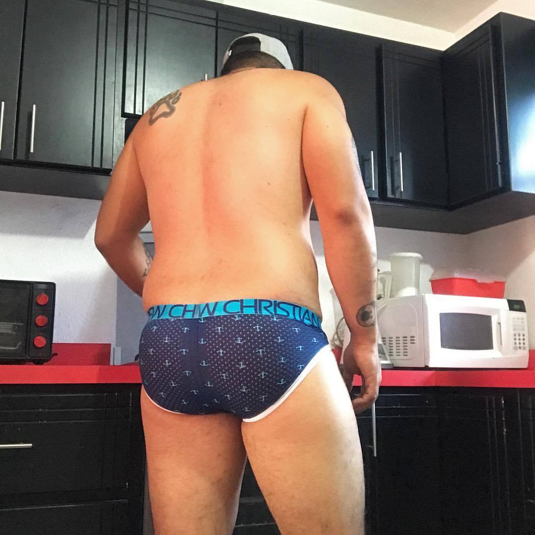 oscaritto86:  His personal quesadilla maker..! It was a hot day…!  (at Tijuana,