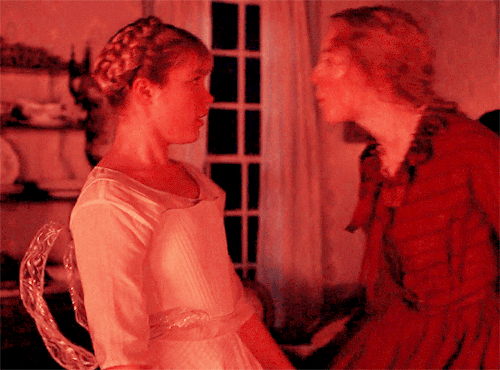 amydunes: FLORENCE PUGH and SAOIRSE RONAN as AMY and JO MARCH in Little Women (2019) dir. Greta Gerw amydunes: FLORENCE PUGH and SAOIRSE RONAN as AMY and JO MARCH in Little Women (2019) dir. Greta Gerw