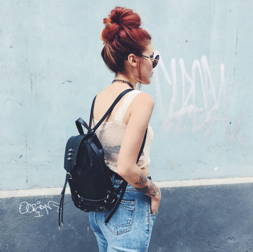 Le Happy blogger Luanna Perez-Garreaud in the SKINGRAFT Pony Bag. 