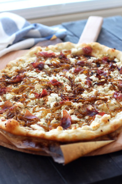 do-not-touch-my-food:  Caramelized Onion, Goat Cheese, and Prosciutto Pizza