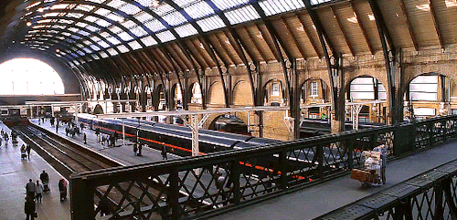 my-flourish-and-blotts:  “Platform 9 and ¾″?There’s no such thing, is there?