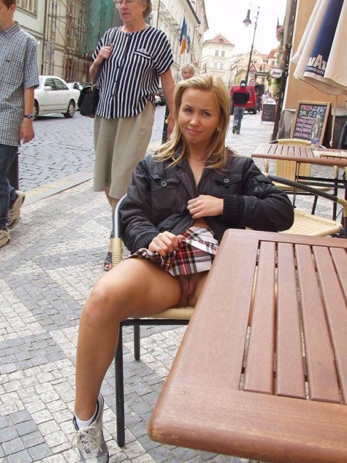 Sexy blonde lifts her skirt and flashes her pussy in a public placeapp.localdoggers.com/