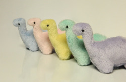 chuppicreations:  These little guys are up for sale in my etsy shop! They are 15USD +shipping.Check out my etsy here: https://www.etsy.com/shop/ChuppiCreationsThis pattern was made by @hobbagobwin