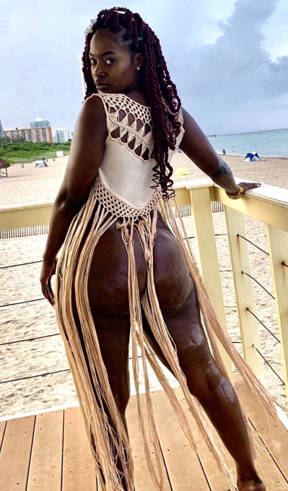 hcfmodels:sexmoney23:Chocolate Goddess  Oh my god…..#blackwomen