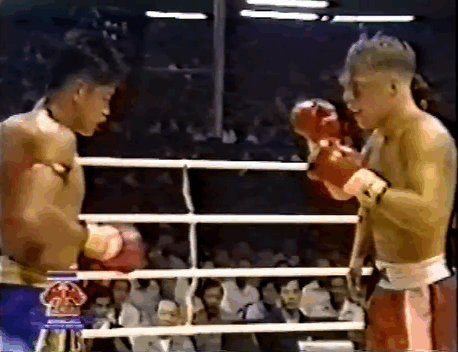 muaythaigifs:  Sakmongkol’s teep clinic on Ramon Dekkers