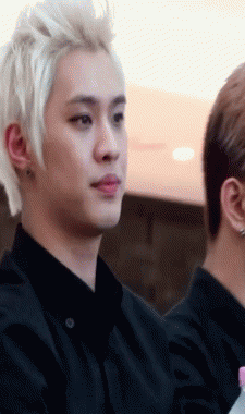 onew-in-blaq:  Sexy Beat Fansign  I would like to show appreciation to the sexiness