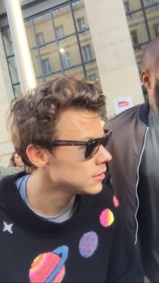 harrystylesdaily:  Paris - October 25 