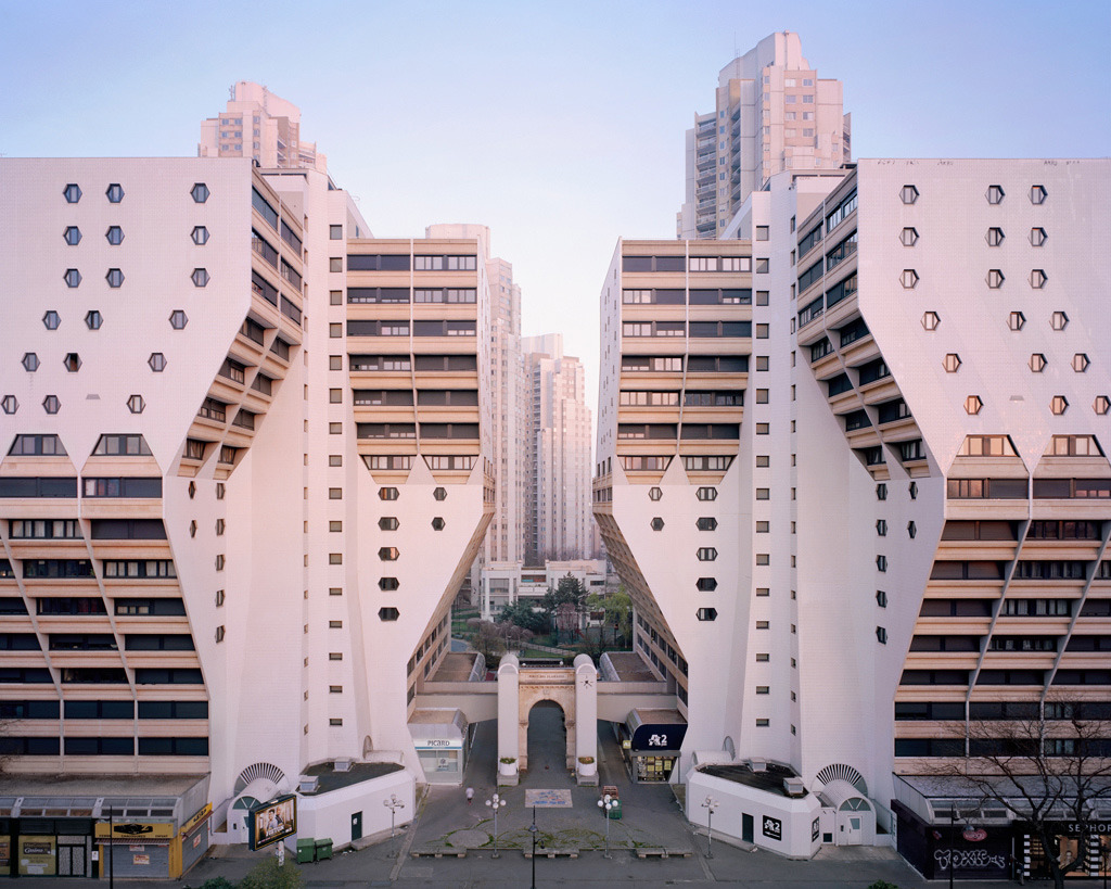 the-gasoline-station:  Souvenir d'un Futur/Memory of a futureArtist: Laurent KronentalMore