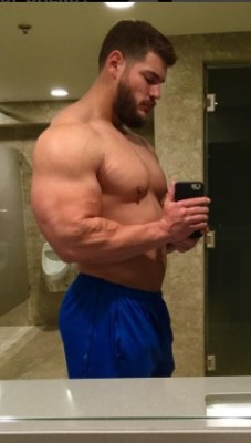 myfavoritemusclemen:Thomas Pacanins