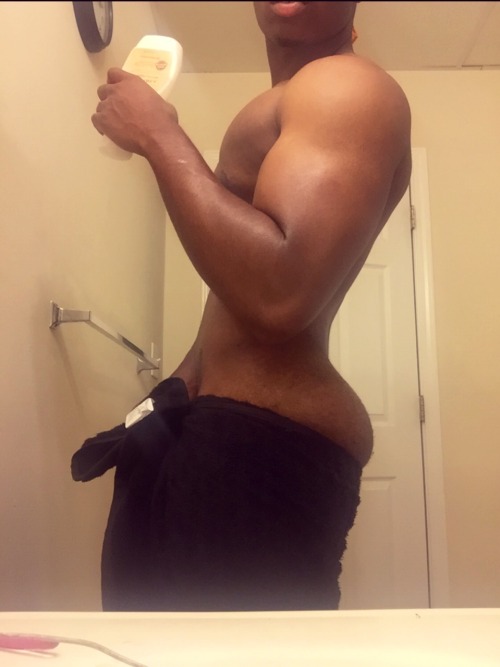 bigdomo15:  bigdomo15:  Everybody like 🍫🍫🍫 right? 😝  🌐INSTAGRAM - @ayemalique. 🌐kik-ayeemalique  @bigdomo15 🙌🏽🙌🏽🙌🏽🙌🏽👅