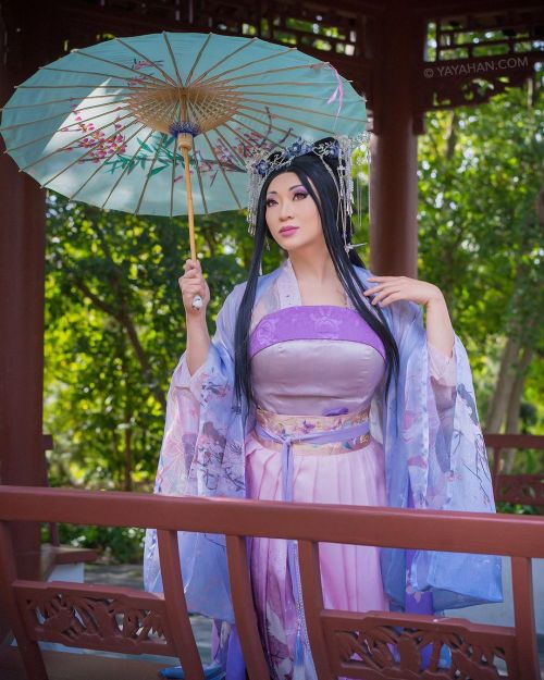 New pics of my lavender hanfu! I added a gallery to my website with tons more if you’re interested! 