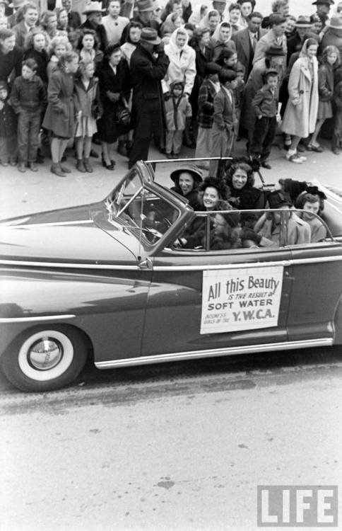 Business Girls of the YWCA(Cornell Capa. 1947)