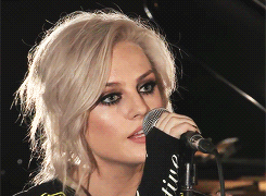 louisjawaad:  04/60 favorite girlfriend: perrie edwards 