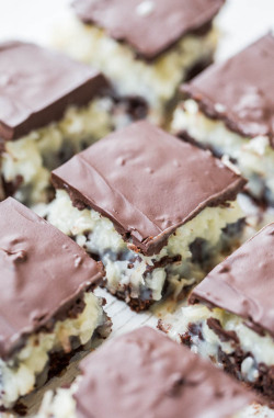 fullcravings:  Chocolate Coconut Mounds Bar