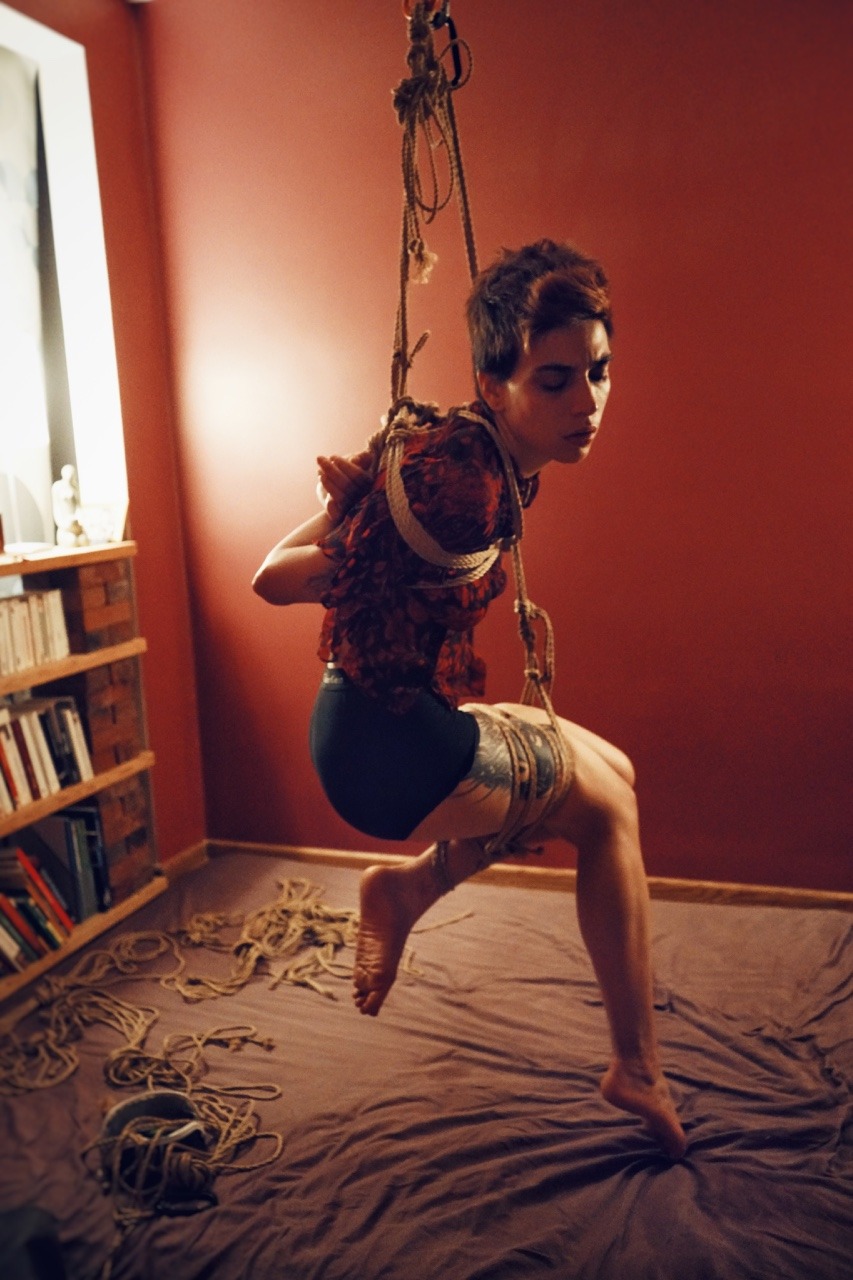 enbydea-masochist:  Warm evening distraction with Paco 🐾