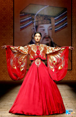 cctvnews:  Tradition gets trending at China Fashion WeekThe 17th China Fashion Week kicked off in Beijing with designers blending traditional Chinese attires with modern fashion.The opening show featured NE TIGER’s Haute Couture Collection.Inspired