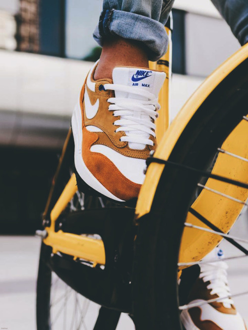 nike air max 1 curry on feet