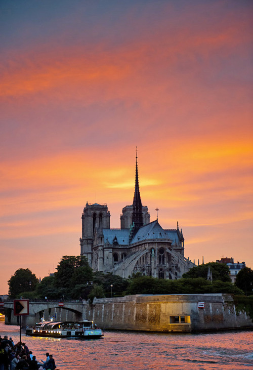 chriskenchphotography:Notre Dame sunset, 2011