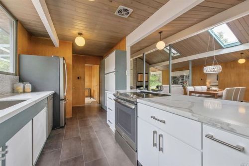 $1,429,577/4 br/2300 sq ftbuilt in 1964 San Rafael, CA