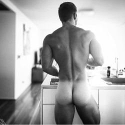 cristianoinspiredfakes: studposse: Coach in the morning You know you’ve done good when you get this view of coach in the morning 