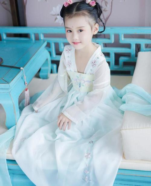 hanfugallery:Traditional Chinese hanfu by 風裳水珮