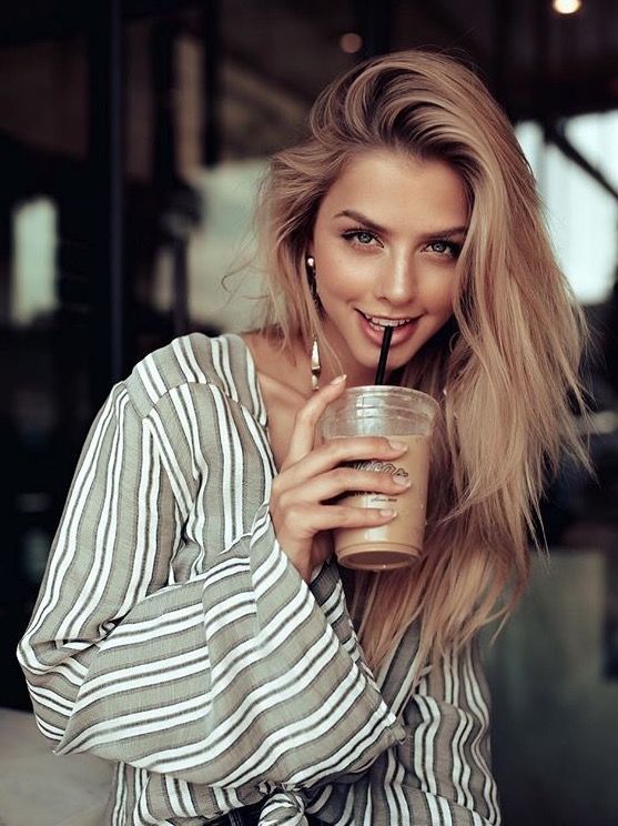 Julia (19 Photo)