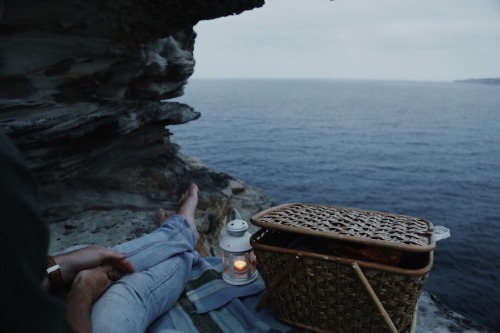 fores-ttrial: shesgonelalaa: Babe, ocean, picnic forever I’ve never seen anything so perfect.&