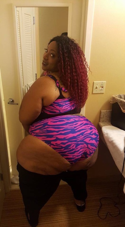 bigblkman99:DAMN!!!!Damn all that thickness