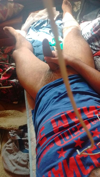 leonidaszerk:  Tarde excitada  Delicia de pene Quiero ver mas !😛😛