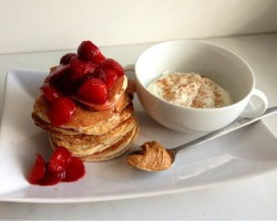 59kgs:  Pancakes with pb, strawberries and quark+flavoured protein powder (x) 