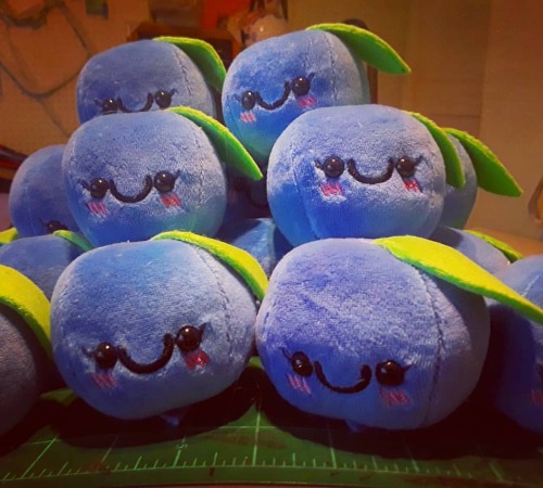 A new batch of blueberries.. done!! :D  I’ve made a premade supply of most of my fruit/veggie plushi