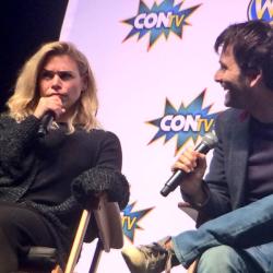 fadewithfury:    “It’s in the eyebrow, isn’t it?” - Billie Piper mimicking the Tenth Doctor (x)