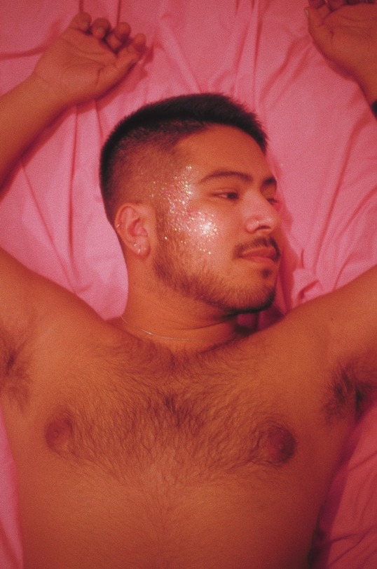 bnxlvrd:    “яѧıṅ, ɢʟıṭṭєя” 📸: @johnny-needs-a-spank  