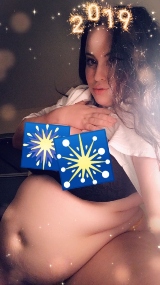 ffafeed:2019 vs 2020@ffafeed - add me on Snapchat!Premium Members get a special show tonight to celebrate NYE 2020 on my private NSFW story.ManyVids