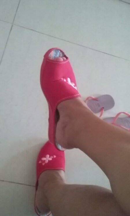 lyndadisciplinadora: Chinelos novos para esquentar a bunda de meninos (as) desobedientes como voc&ec