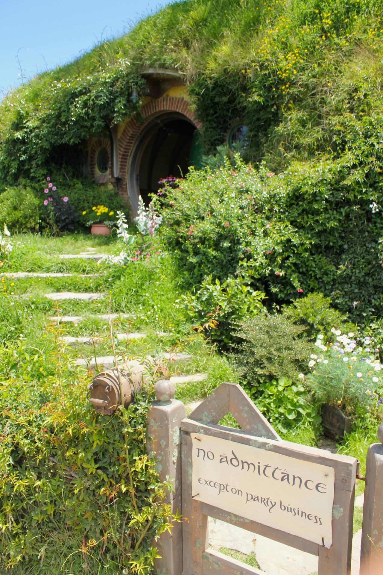 fashbashmash:  My own shots from my trip to Hobbiton yesterday :) Photos: 1. Inside