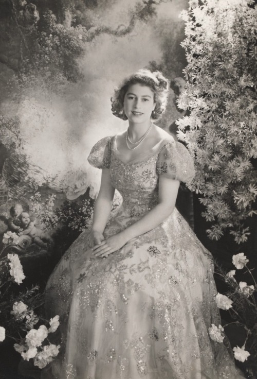 50sbabyy: Princess Elizabeth, photographed by Cecil Beaton, Buckingham Palace. March 1945