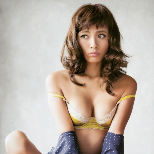 gravurescrapbooking:  #小泉梓 #azusakoizumi #gravure #model #cute #girl #japan